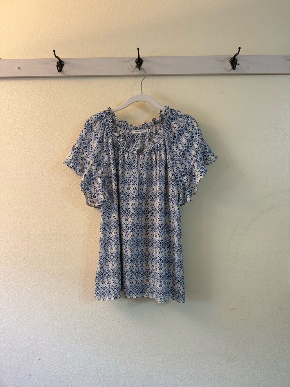 Max Studio Blue Floral Flutter Sleeve Blouse